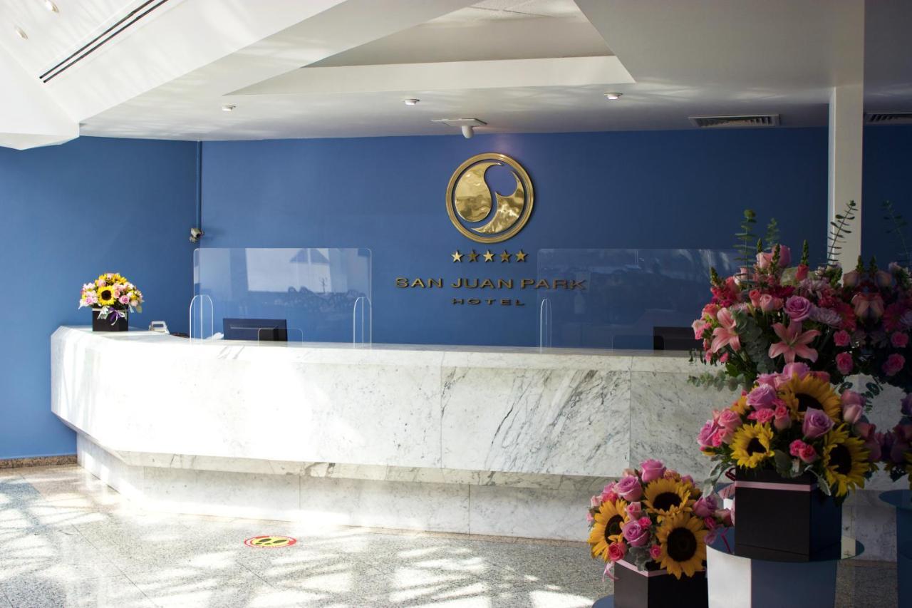San Juan Park Hotel Сан-Хуан-дель-Ріо Екстер'єр фото Reception desk