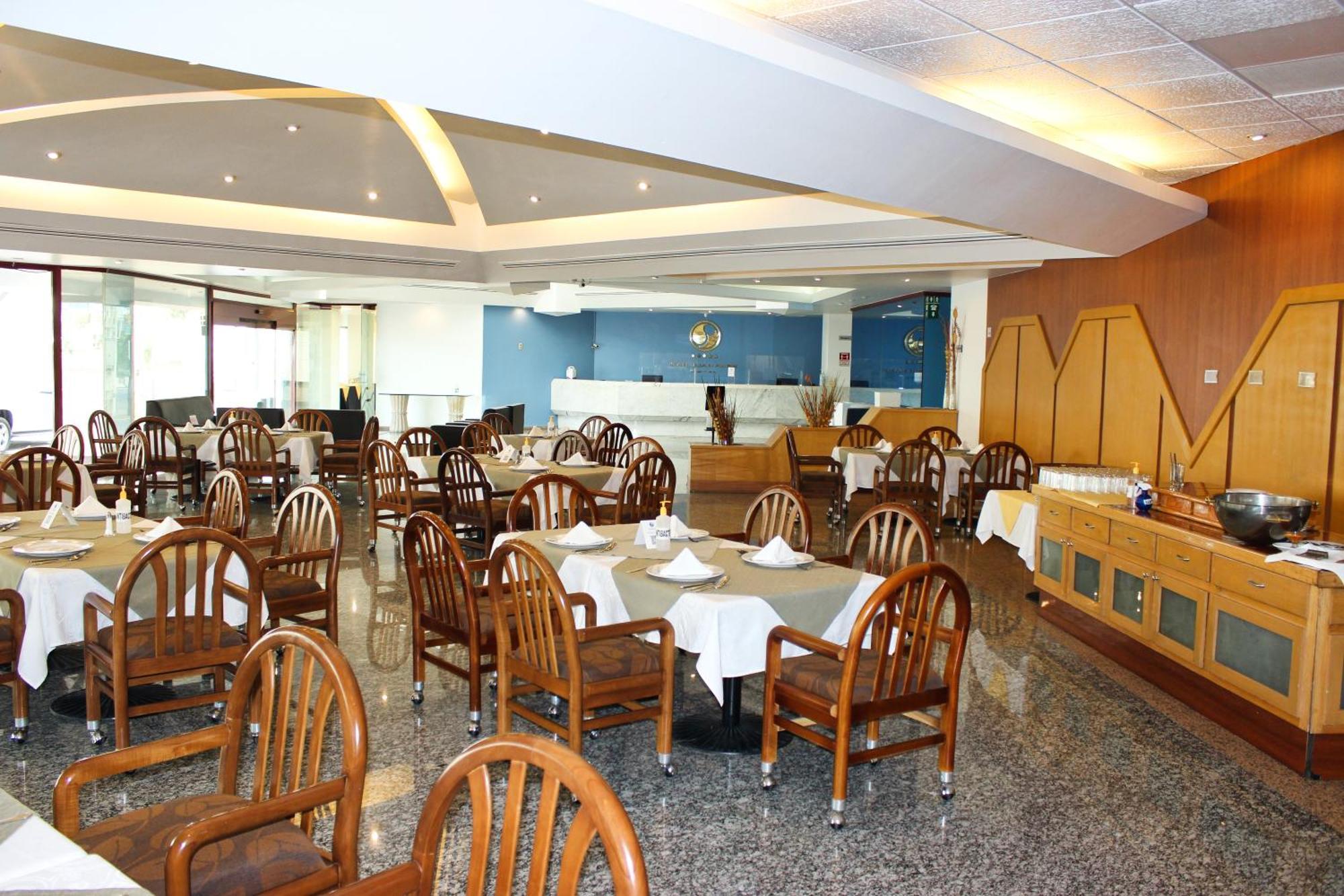 San Juan Park Hotel Сан-Хуан-дель-Ріо Екстер'єр фото The restaurant at the hotel