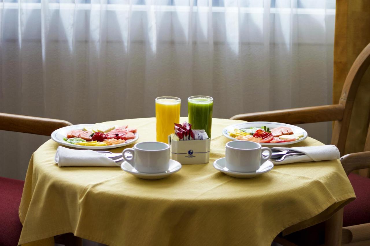 San Juan Park Hotel Сан-Хуан-дель-Ріо Екстер'єр фото A light breakfast